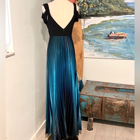 🔥Betsy & Adam,Stunning Statement Gown, Long Ity Ombre Charmous Dress,EUC,Size 6 - Picture 6 of 16